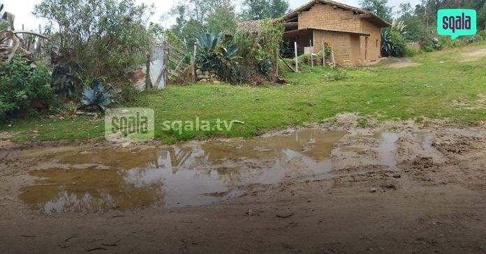 Huancas | Buzón de desagüe colapsa y genera pestilencia
