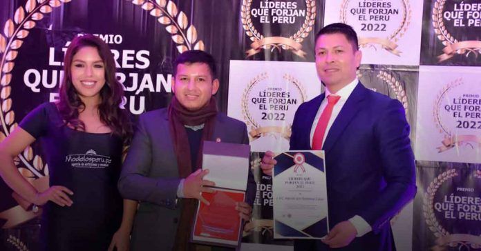 Lima | Alfredo Tantaleán fue condecorado con el premio “Líderes que forjan el Perú 2022”