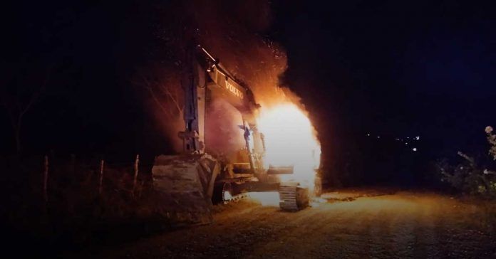 Rod. de Mendoza | Excavadora se incendia en Mariscal Benavides