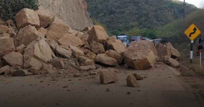 Chamaya - Corral Quemado: Reportan caída de rocas en la carretera Fernando Belaunde Terry
